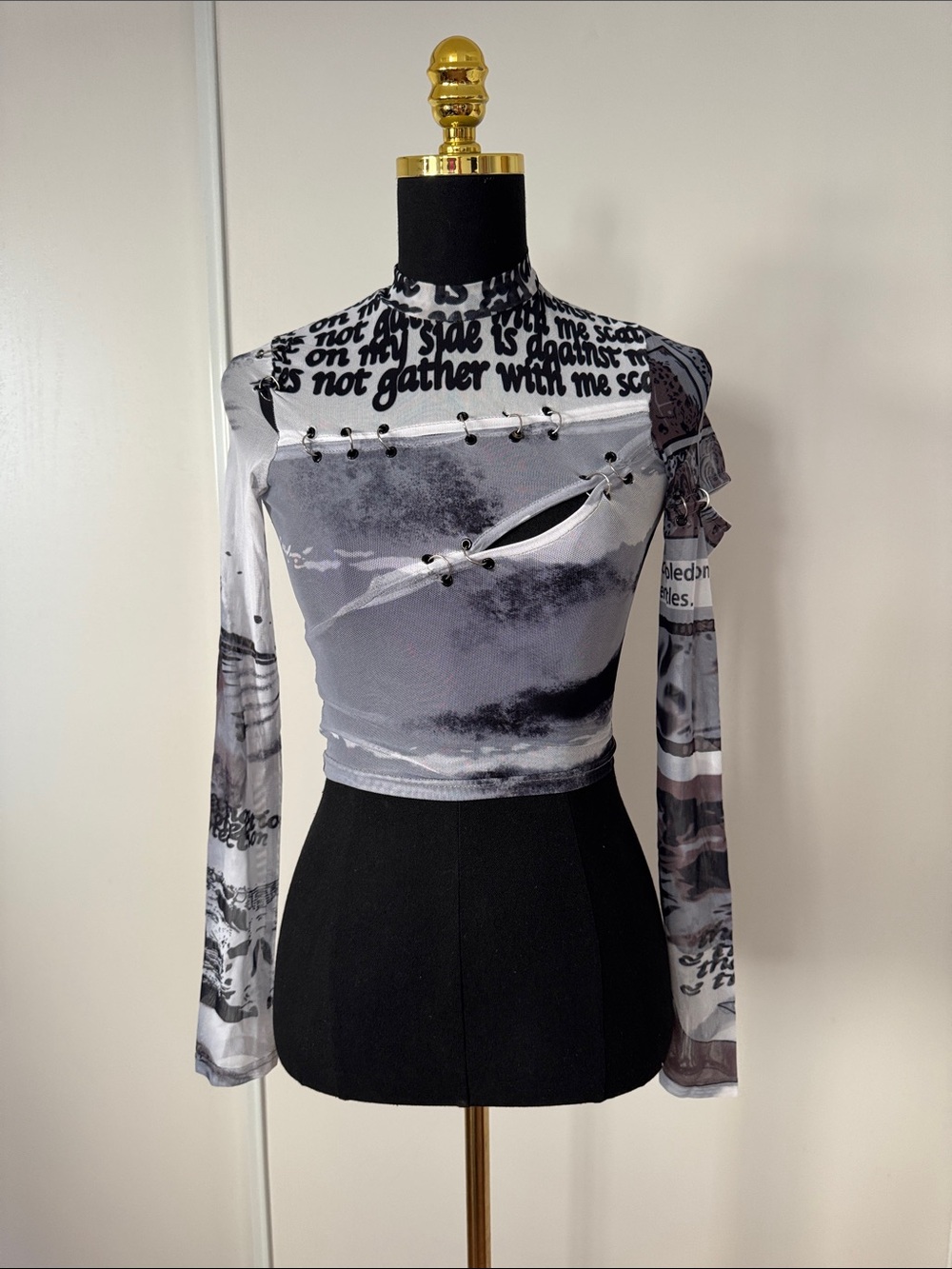 Black & Gray Graphic Mesh Long Sleeve Crop Top